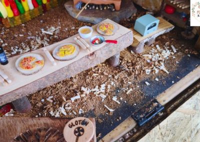 Niños explorando la Aldea Mágica El Arbedal