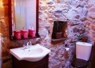 Baño rustico en Casa Salva