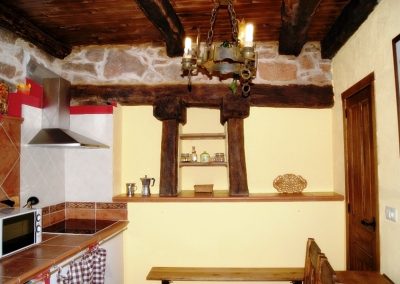 cocina y antiguo lagar en Cara rural Tina