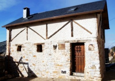 Fachada exterior casa rural Tina en el Bierzo